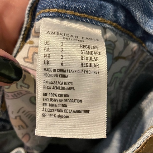 AMERICAN Eagle x Keith Haring Distressed Patch Work Mom Jeans - Picture 11 of 12